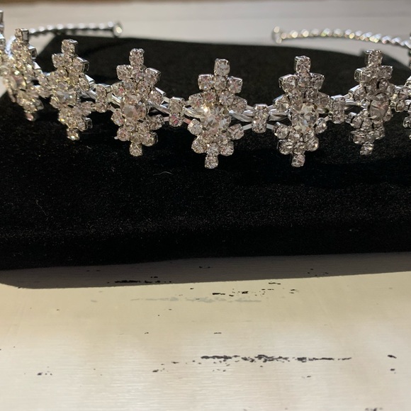 Tiara main image 2
